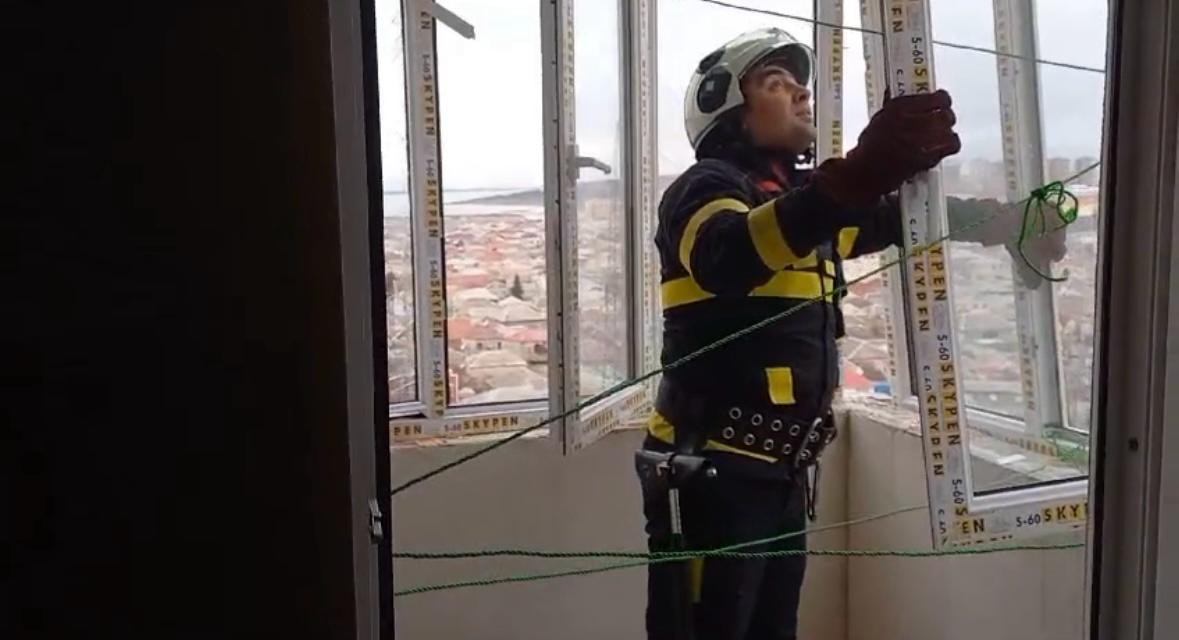 Xırdalanda mənzildə partlayış baş verdi - Xəsarət alan var (FOTOLAR/VİDEO)